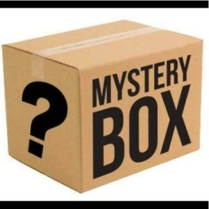 SURPRISE! 🥳 Women’s Accessories